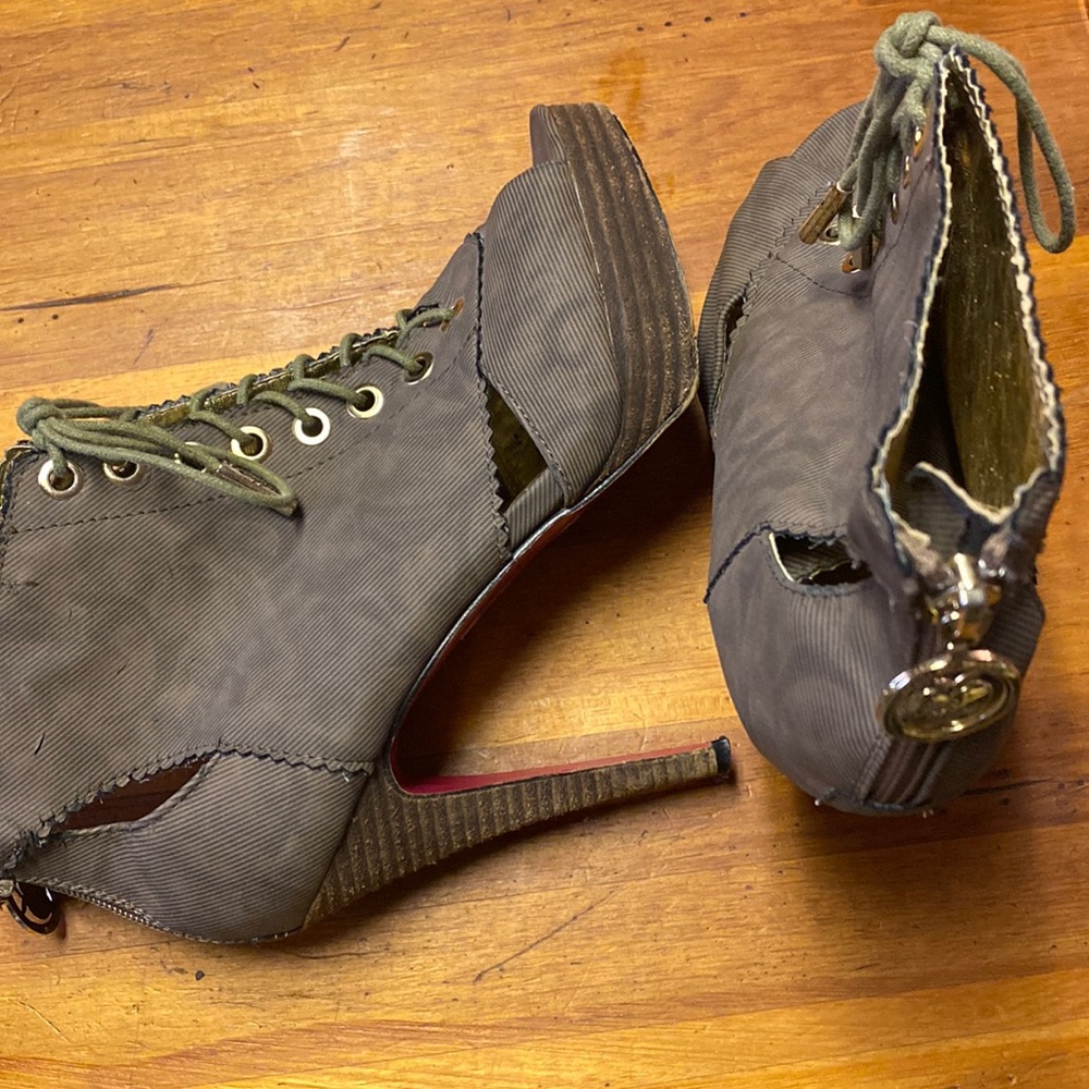 Apple Bottoms Camo Green Ankle Boots
